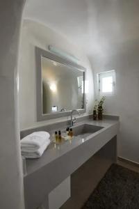 Petit Palace Suites - 29
