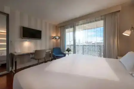 Nh máLaga - 51