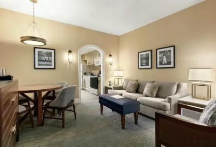 Hilton Suites Oceanfront - 38