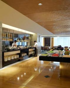 Courtyard by Marriott Shanghai Central - 16