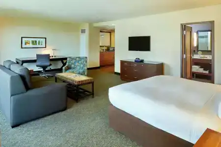 DoubleTree by Hilton Alana - Waikiki Beach - 52