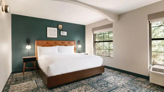 Four Points by Sheraton Arena - 31
