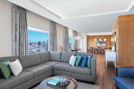 Hilton San Diego Bayfront - 11
