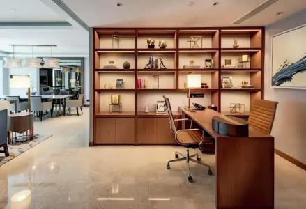 Hilton - 68
