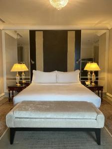 The Ritz-Carlton, - 105
