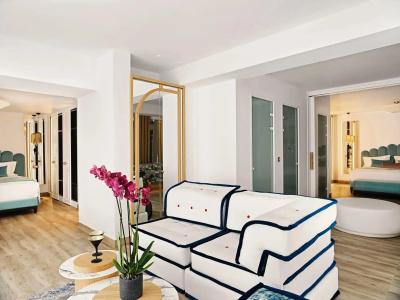 Cresanto Luxury Suites - 77