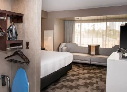 Beverly Hills Marriott - 32