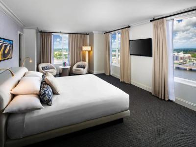 Hyatt Regency - 85