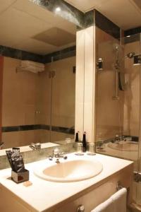 Rafaelhoteles Piramides - 27