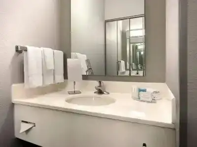 Courtyard by Marriott Broadway - 46