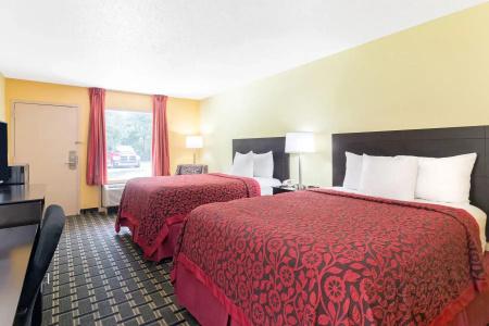 Days Inn by Wyndham Savannah Airport - 11