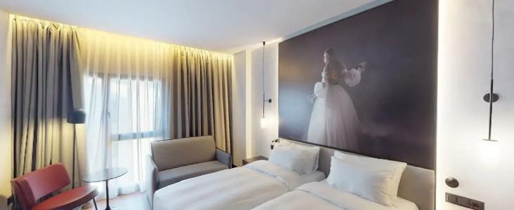 Paseo del Arte, a member of Radisson Individuals - 37