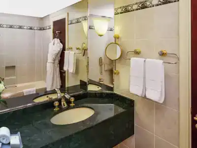 Mövenpick Grand Al Bustan - 52