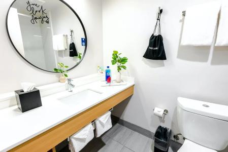 Ramada by Wyndham Los Angeles/Downtown West - 72