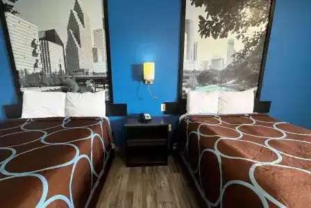 Super 8 by Wyndham Houston North I-45 - 52