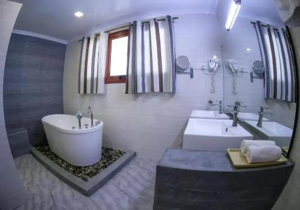 Triton Beach & Spa - 55