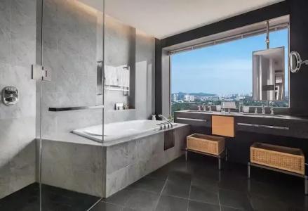 Hilton - 54