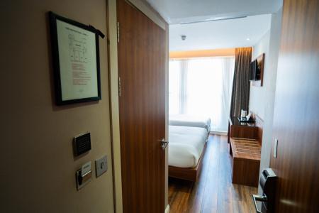 London Court - 40