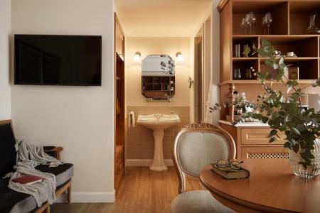 Legacy Gastro Suites - 45