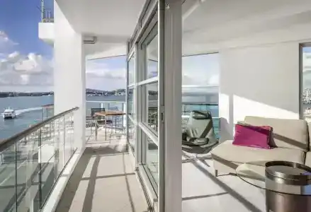 Hilton - 60
