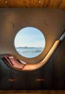 Botel - 51