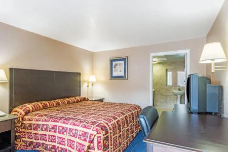 Super 8 by Wyndham Pearl District Downtown - 22