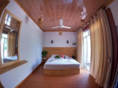 New Breeze Thoddoo Inn - 3