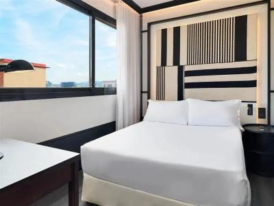 H10 Marina Barcelona - 39