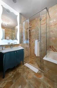 Aria Budapest by Library Collection - 57