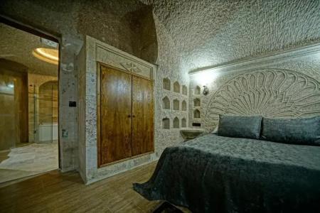 Holiday Cave - 126