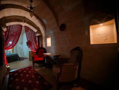 Holiday Cave - 123