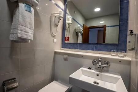 Travelodge Alicante Puerto - 79