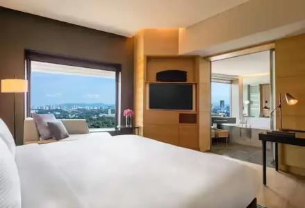 Hilton - 39