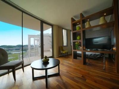 Pisa Tower Plaza - 62