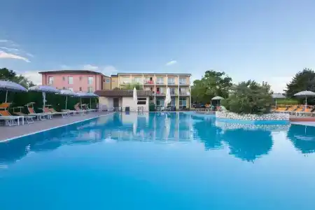 Bella Lazise - 14
