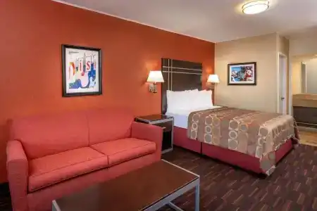 Best Western Plus Raffles Inn & Suites - 52