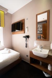 London Court - 31