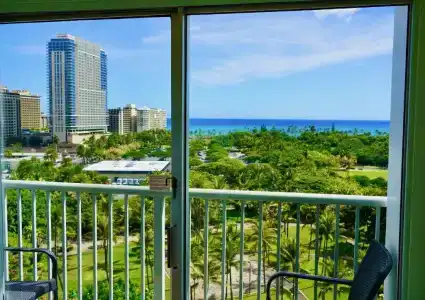 LaCroix Waikiki - 40
