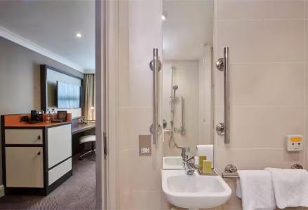 DoubleTree by Hilton London Ealing - 45