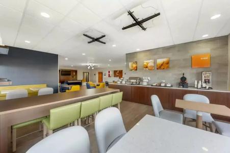 Hampton Inn - 9
