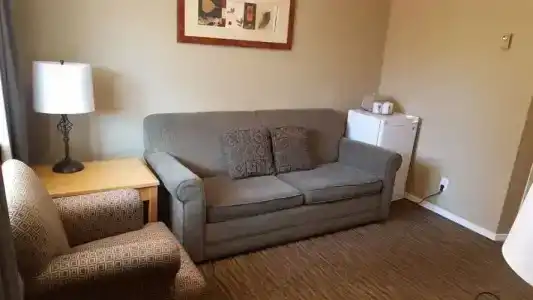 Econo Inn & Suites - - 73