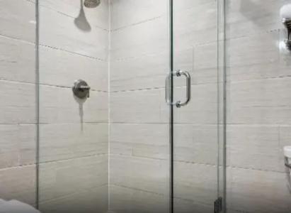 Ramada by Wyndham Flushing - 29