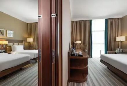 Hilton Garden Inn Dubai Al Muraqabat - Deira - 38