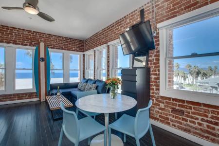 Venice Breeze Suites - 57