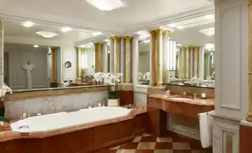 Hôtel Plaza Athénée - Dorchester Collection - 111
