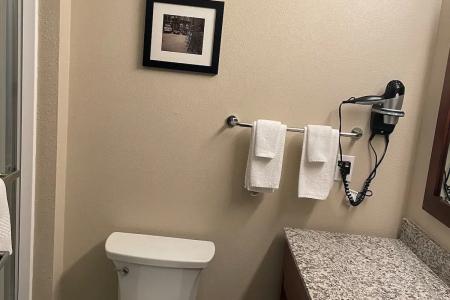 Comfort Suites North - 18