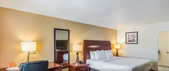 Clarion Inn & Suites Central Beach - 57