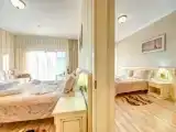 Люкс с балконом и с видом на горы