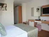 Двухместный номер Стандарт с частичным видом на море