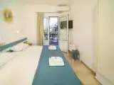 Двухместный номер Стандарт с частичным видом на море